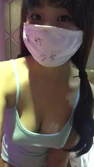 微博双马尾巨乳萌柠少女VIP自拍2